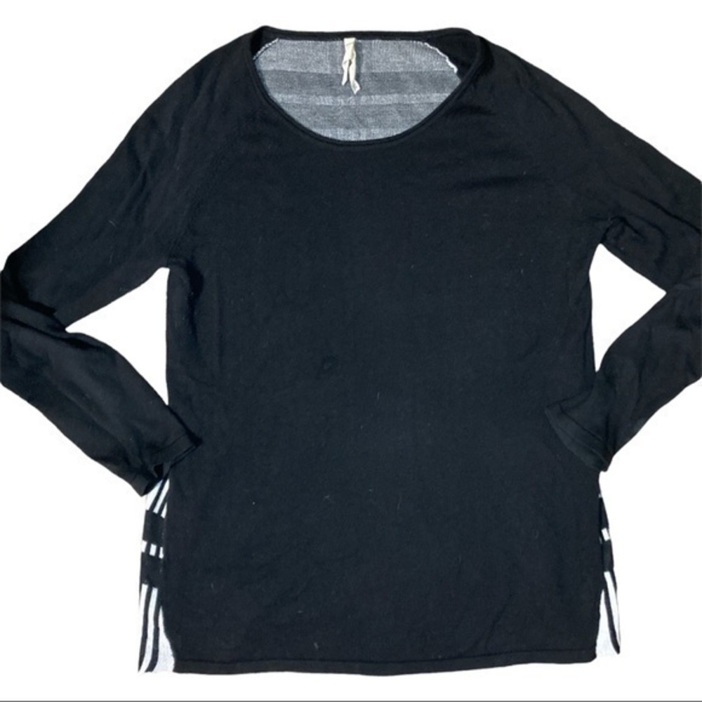 TeeBerry & Weave size L black front, white black patterned back,light sweater